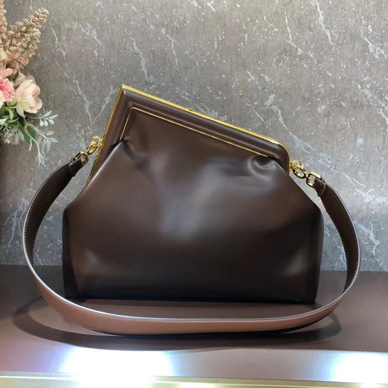 Women Handbag Purse Clutch Dinner Bag Genuine Leather Crossbody Shoulder Bags Fashion Letter Metal Clasp Detchable Strap High Quality Lady Evening Handbags, Box
Women Handbag Purse Clutch Dinner Bag Genuine Leather Crossbody Shoulder Bags Fashion Letter Metal Clasp Detchable Strap High Quality Lady Evening Handbags, Box