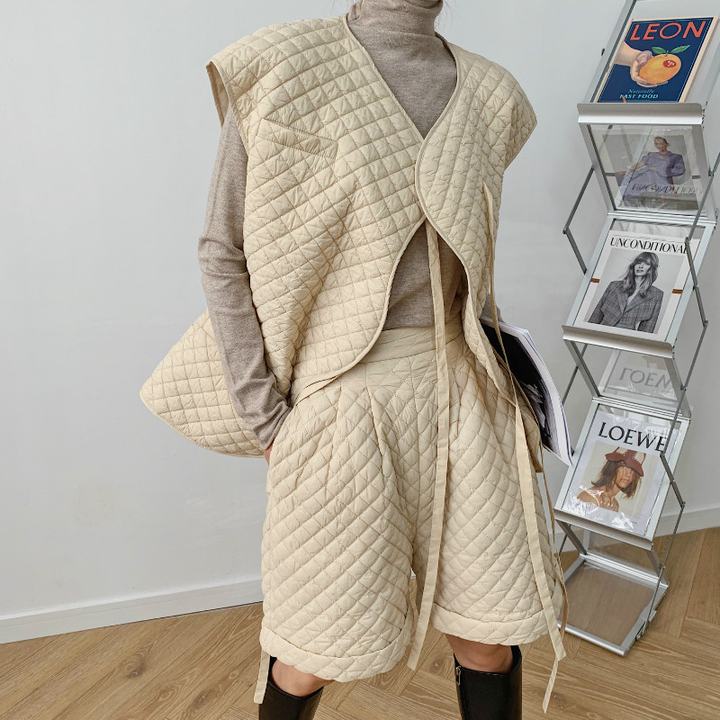 Personality Argyle Cotton Padded Lace Up Sleeveless Waistcoat And Shorts Two Piece Sets For Women In Spring 210427