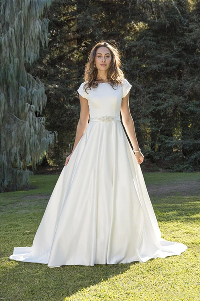 Country Satin Bride A Line Wedding Gowns 2022 Short Sleeves Beaded Sash Vestidos De Fiesta Sweep Train Formal Women Dresses, Ivory
Country Satin Bride A Line Wedding Gowns 2022 Short Sleeves Beaded Sash Vestidos De Fiesta Sweep Train Formal Women Dresses, Ivory