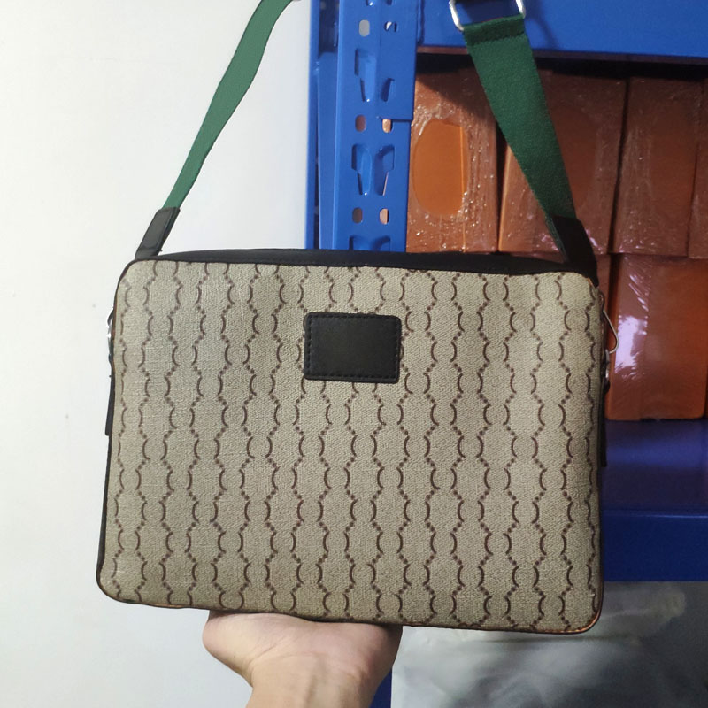 Fashion Brand Mens Shoulder Bags Luxurys Designers Gentlemen Business Crossbody Handbag Purse Size 27*19cm BAGS1917
Fashion Brand Mens Shoulder Bags Luxurys Designers Gentlemen Business Crossbody Handbag Purse Size 27*19cm BAGS1917