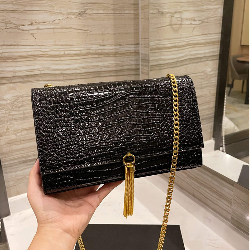 Fashion Classic Women Bags Single Shoulder Cross Body Messenger Small Square Bag Calf Leather Material Silver Hardware Matching Super Practical, Black
Fashion Classic Women Bags Single Shoulder Cross Body Messenger Small Square Bag Calf Leather Material Silver Hardware Matching Super Practical, Black