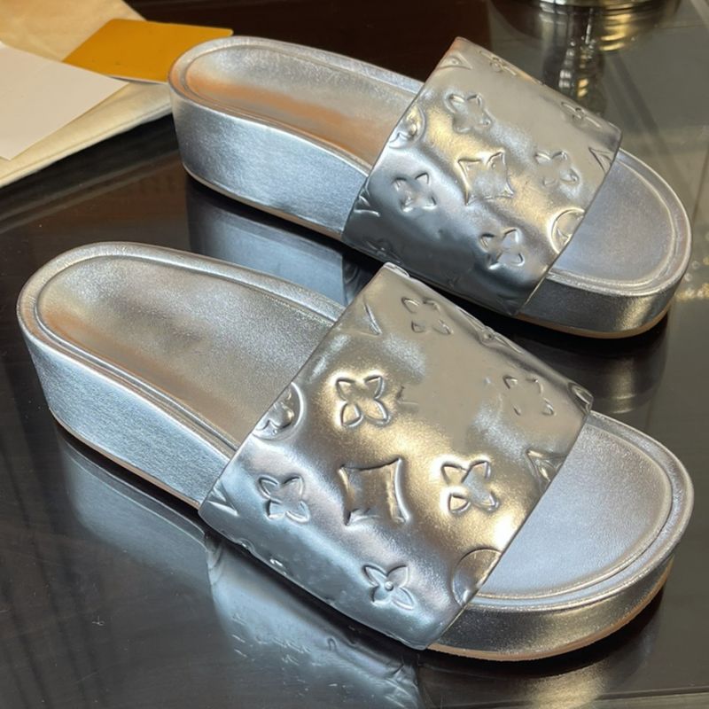 2022 Designer Women Revival Flat slippers Sandals with soft sheepskin padded laces discreetly embossed with the classic Monograms pattern pl, Black
2022 Designer Women Revival Flat slippers Sandals with soft sheepskin padded laces discreetly embossed with the classic Monograms pattern pl, Black