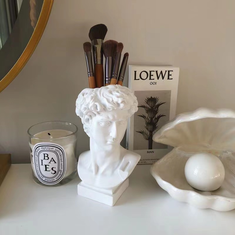 Creative White Sculpture Resin Pen Holder Pencil Cases Desk Organizer Makeup Brush Flower Pot Vase Crafts Stationery Gifts
Creative White Sculpture Resin Pen Holder Pencil Cases Desk Organizer Makeup Brush Flower Pot Vase Crafts Stationery Gifts