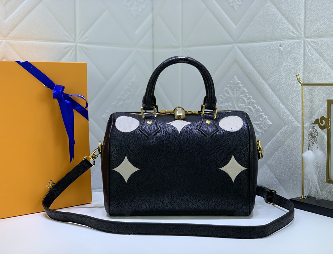 Designer Ladies Evening Bags Totes Handbag Genuine Leather Brand Messenger Chain Classic fashion High Quality Luxury size 29-19-15cm 58947
Designer Ladies Evening Bags Totes Handbag Genuine Leather Brand Messenger Chain Classic fashion High Quality Luxury size 29-19-15cm 58947