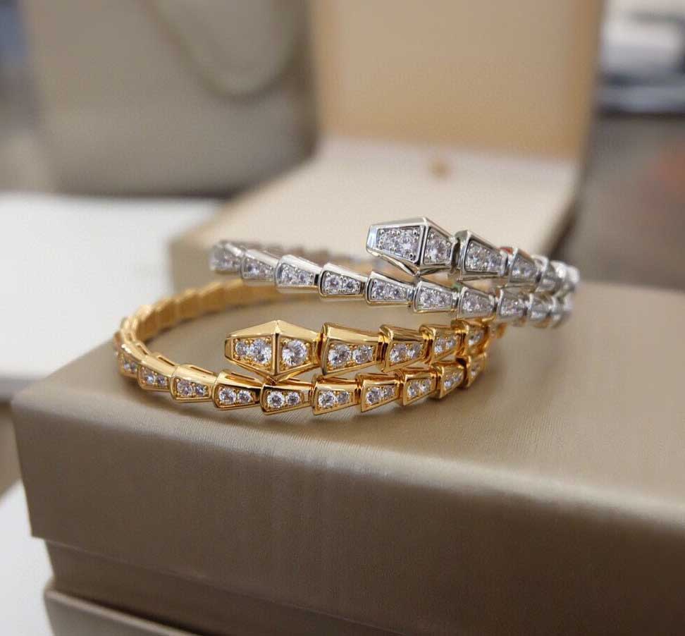 V gold charm bracelet in two colors plated for women wedding jewelry gift drop earring set have box stamp PS4859
V gold charm bracelet in two colors plated for women wedding jewelry gift drop earring set have box stamp PS4859