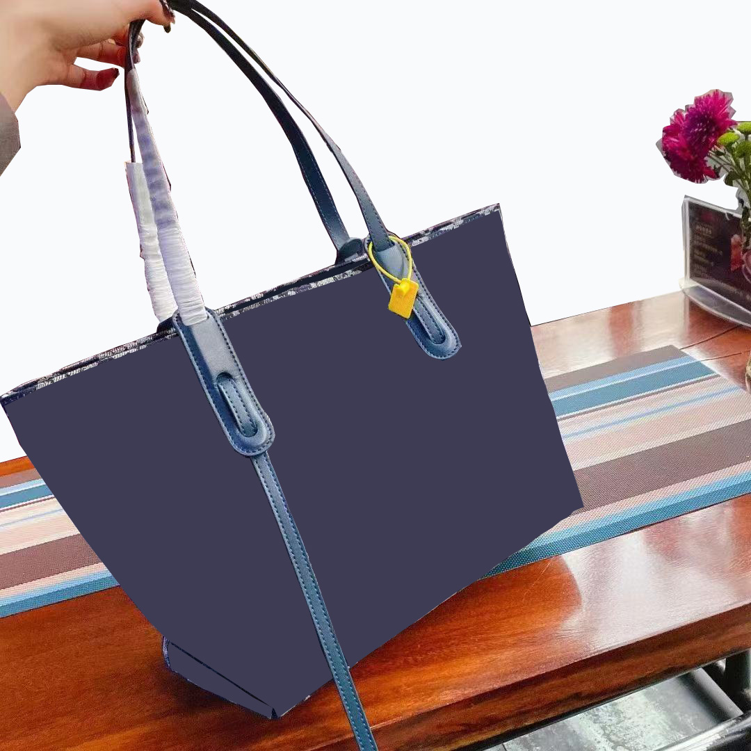 Fashion brand tote ladies one-shoulder handbag high-quality luxury two-piece large-capacity zipper wallet camouflage denim totes printed classic pattern handbags, Make up the freight
Fashion brand tote ladies one-shoulder handbag high-quality luxury two-piece large-capacity zipper wallet camouflage denim totes printed classic pattern handbags, Make up the freight