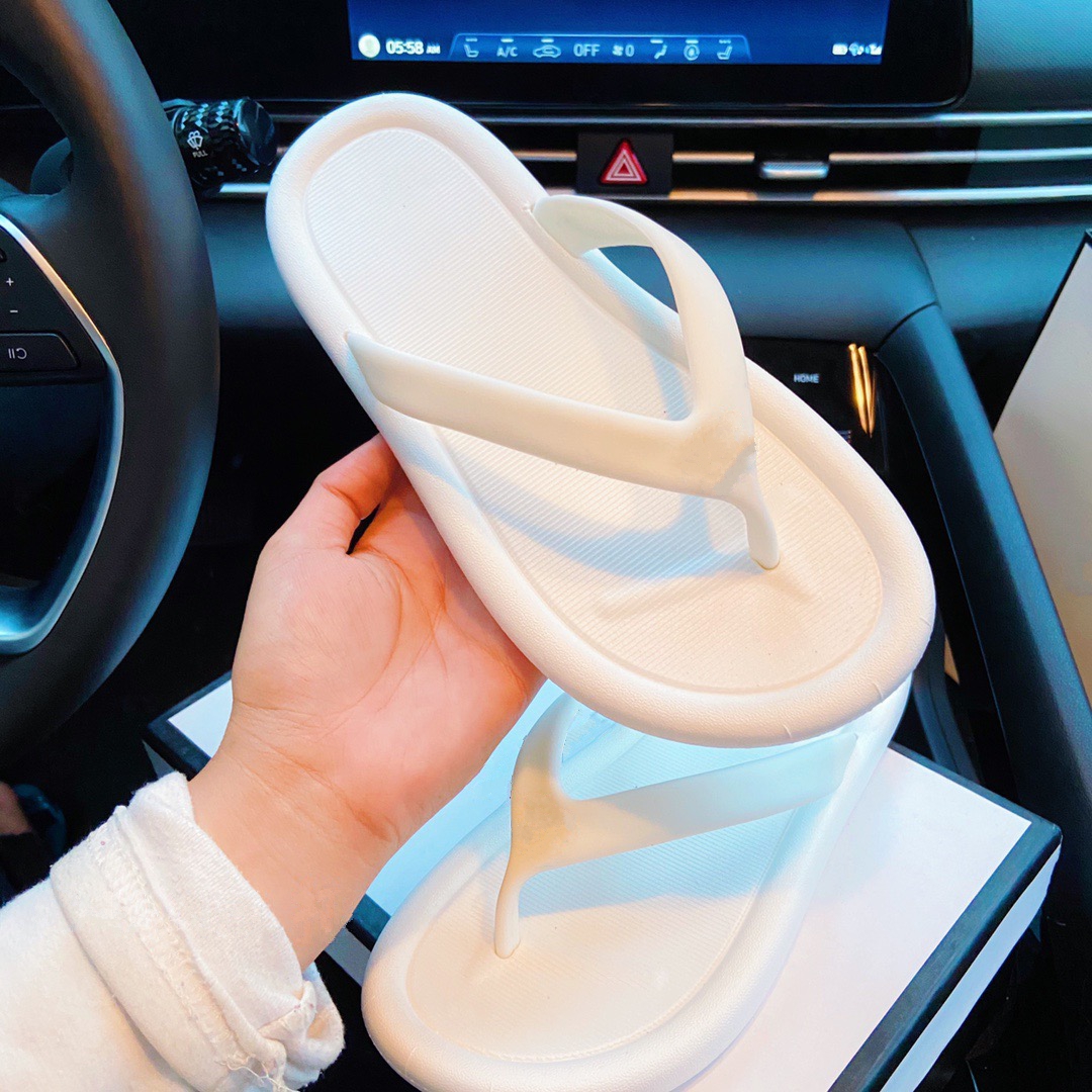 CCFF061001 Women Luxurys Designers Slippers 2021 Latest Arrival Pvc Jelly Beach Shoes Slipper Lady Flip-flops Classic Fashion Pool Sandals, With box
CCFF061001 Women Luxurys Designers Slippers 2021 Latest Arrival Pvc Jelly Beach Shoes Slipper Lady Flip-flops Classic Fashion Pool Sandals, With box