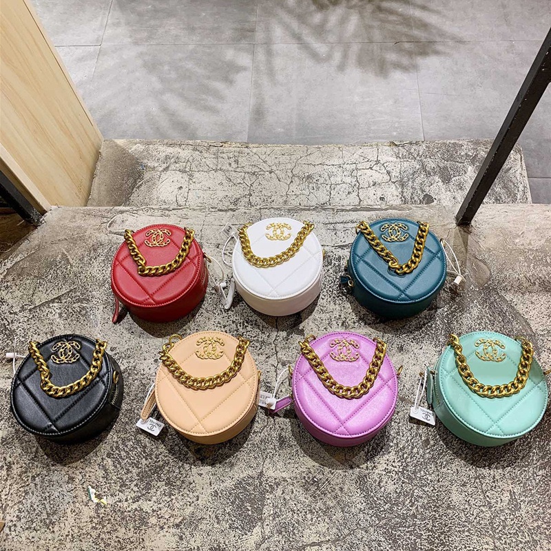 fold gift box 2021 Vintage Wallets Luxurys Designers gilt chain Small Round Crossbody Bags soft Handbags wallet purse Women Lady Fashion Mes, Red;black
fold gift box 2021 Vintage Wallets Luxurys Designers gilt chain Small Round Crossbody Bags soft Handbags wallet purse Women Lady Fashion Mes, Red;black
