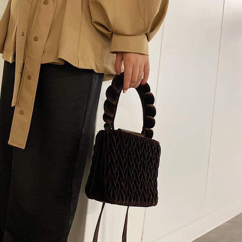Evening Bags 2021 Women Niche Luxury Design Autumn And Winter Shoulder Bag Handbag Lady Stitched Tote Messenger
Evening Bags 2021 Women Niche Luxury Design Autumn And Winter Shoulder Bag Handbag Lady Stitched Tote Messenger