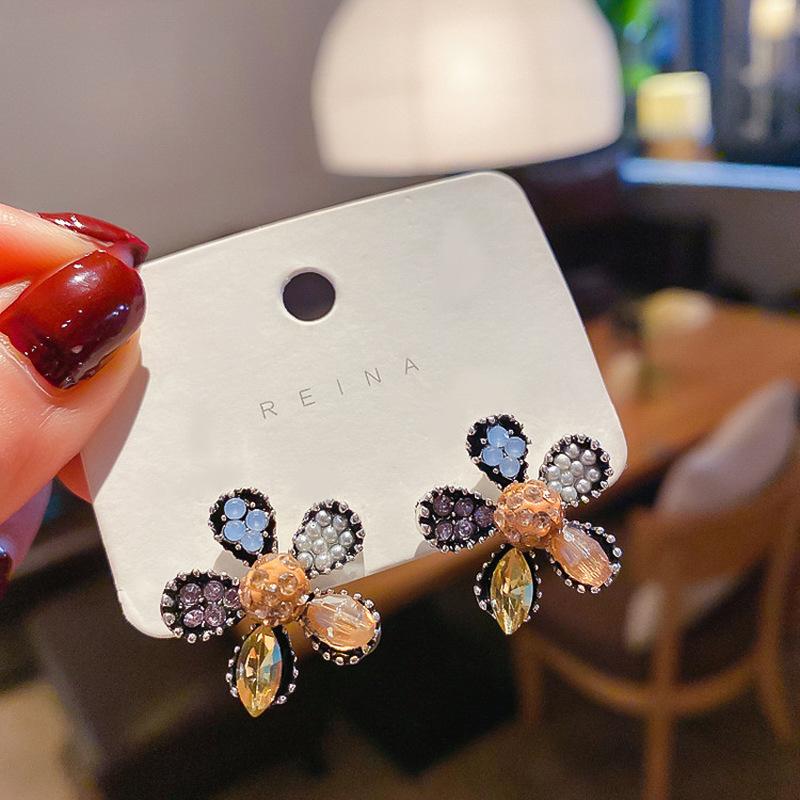 Stud 2022 Exquisite Beautiful Colorful Crystal Flower Earrings Temperament Sweet Girl Women Fashion Accessories Jewelry, Golden;silver
Stud 2022 Exquisite Beautiful Colorful Crystal Flower Earrings Temperament Sweet Girl Women Fashion Accessories Jewelry, Golden;silver