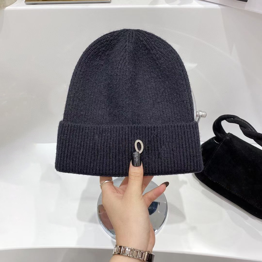 Beanie Luxurys Designers Hat men's and women's fashion knitted wool cap Winter Hats snow Beanies warm caps high quality 3 colors good nice, Blue;gray
Beanie Luxurys Designers Hat men's and women's fashion knitted wool cap Winter Hats snow Beanies warm caps high quality 3 colors good nice, Blue;gray