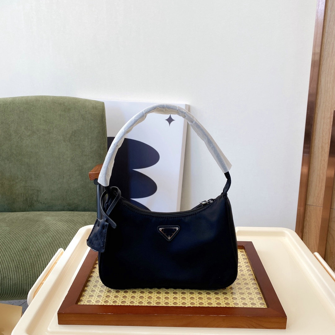 Diamond Re-edition 2000 Womens Hobo Canvas Shoulder Bags Handbag Luxury Designer Nylon Underarm Bag Carries Sportsexy Style Bag Crossbody Triangle Logo, No bag
Diamond Re-edition 2000 Womens Hobo Canvas Shoulder Bags Handbag Luxury Designer Nylon Underarm Bag Carries Sportsexy Style Bag Crossbody Triangle Logo, No bag