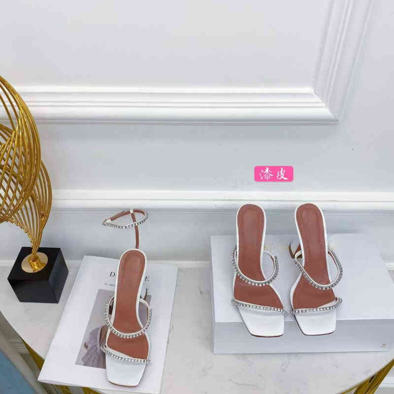 Sandals will see fashion square toe open strass with high heels, wine sandals and women's slippers. O13A, 1# shoe box
Sandals will see fashion square toe open strass with high heels, wine sandals and women's slippers. O13A, 1# shoe box