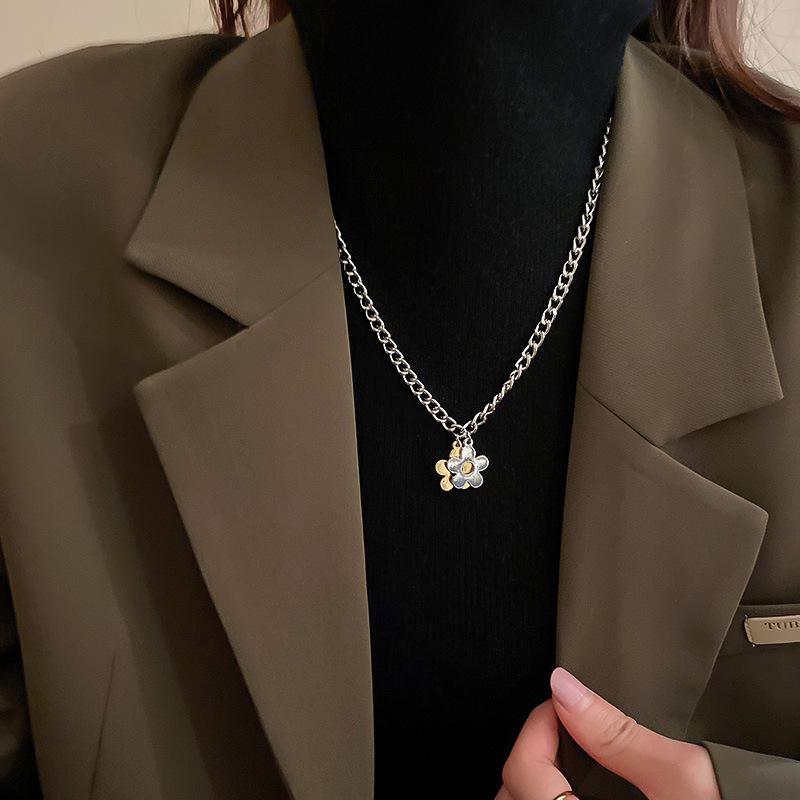 Chains Korean Fashion Hit Color Flower Titanium Steel Necklace Female Niche Design Sense Sweater Chain Items Wholesale Women, Silver
Chains Korean Fashion Hit Color Flower Titanium Steel Necklace Female Niche Design Sense Sweater Chain Items Wholesale Women, Silver