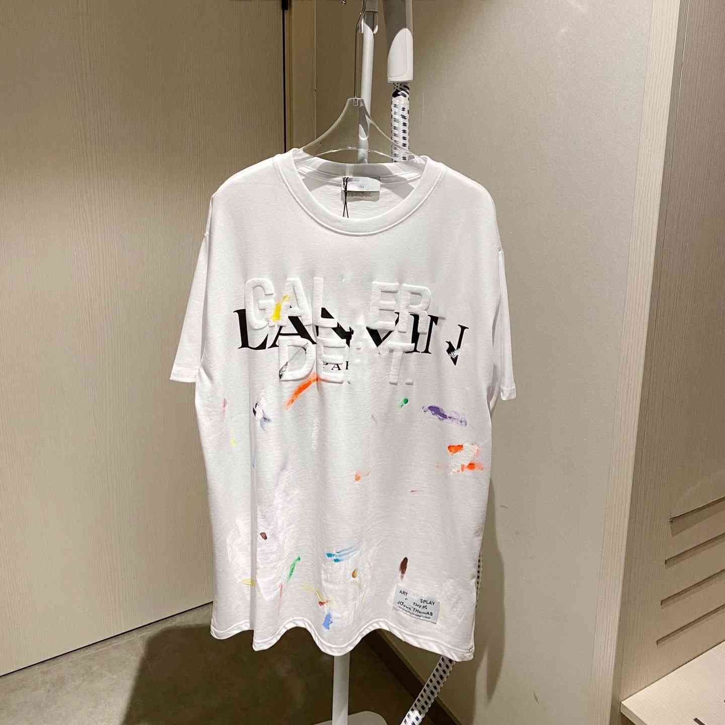 Luxury design langfan Gallery dept co ink splashing paint letter printing round neck short sleeve T-shirt, White
Luxury design langfan Gallery dept co ink splashing paint letter printing round neck short sleeve T-shirt, White