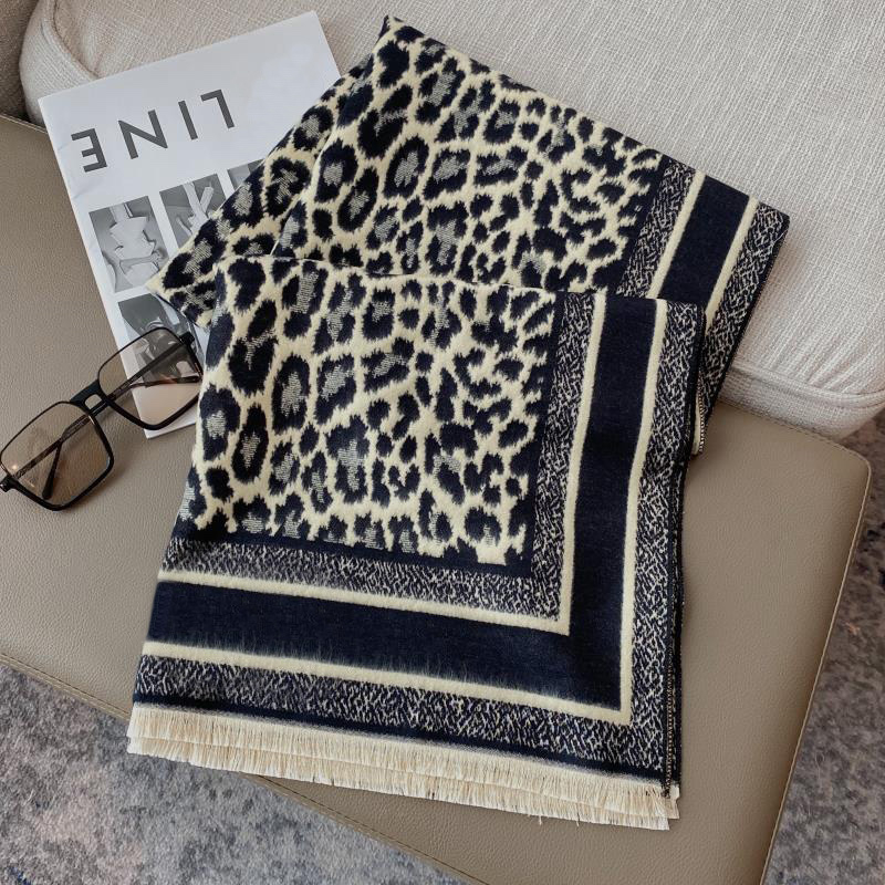 2021 Winter Pashmina Scarf Women Luxurys Designers Womens Scraves Luxury Designer Men Scarfs Leopard Grain
2021 Winter Pashmina Scarf Women Luxurys Designers Womens Scraves Luxury Designer Men Scarfs Leopard Grain