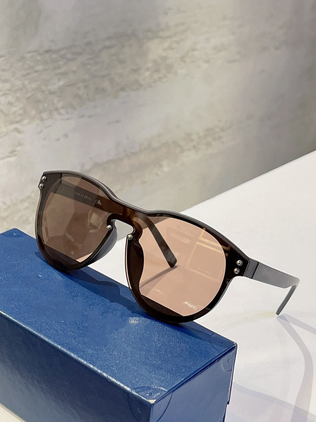 Classic retro mens sunglasses fashion design womens glasses luxury brand designer eyeglass top quality Simple business style uv400 with case 1333 1485 SIZE 58-19-145
Classic retro mens sunglasses fashion design womens glasses luxury brand designer eyeglass top quality Simple business style uv400 with case 1333 1485 SIZE 58-19-145