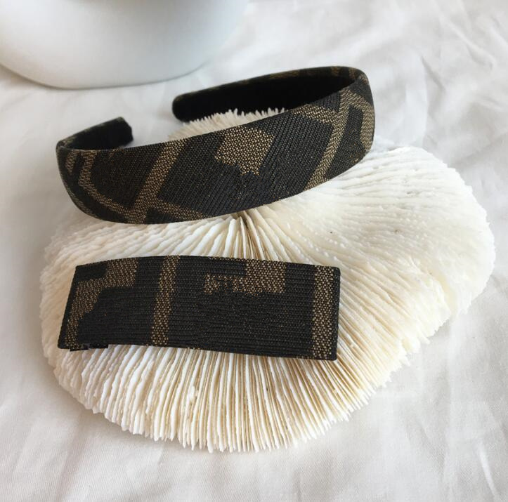 Designer headbands Retro letter print women headbands new hair band for gift chic luxury fashion headbands, Golden;silver
Designer headbands Retro letter print women headbands new hair band for gift chic luxury fashion headbands, Golden;silver