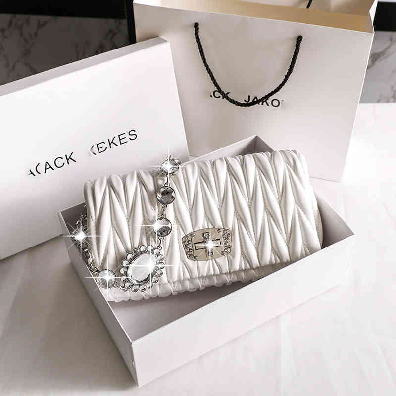 Fold 2021 new small fragrance Feng Shui diamond chain women's Miu underarm Bag Fashion msenger bag, Large grain small white
Fold 2021 new small fragrance Feng Shui diamond chain women's Miu underarm Bag Fashion msenger bag, Large grain small white