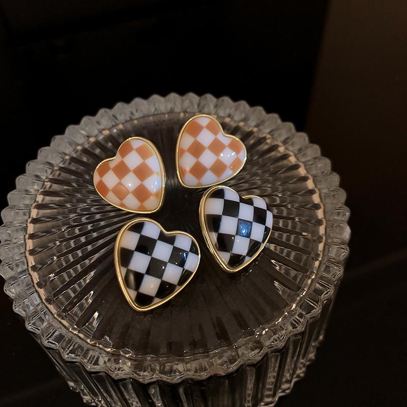 Stud Cute Color-Jointed Lattice Heart Earrings For Women Personality Jewelry Pendientes, Golden;silver
Stud Cute Color-Jointed Lattice Heart Earrings For Women Personality Jewelry Pendientes, Golden;silver