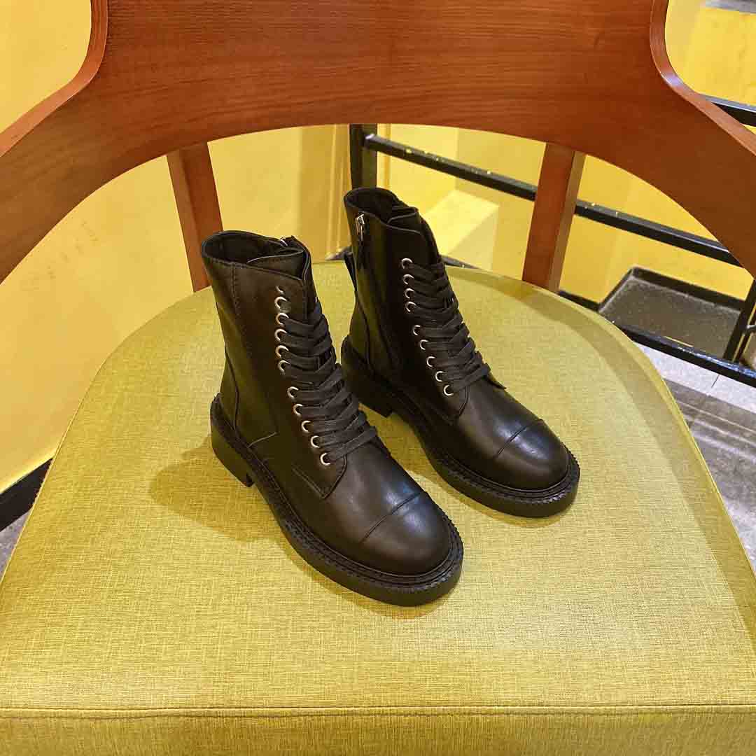 2022New arrival autumn and winte Women's New luxury short boots Designerzipper leather Good quality 35 to 40, Black
2022New arrival autumn and winte Women's New luxury short boots Designerzipper leather Good quality 35 to 40, Black