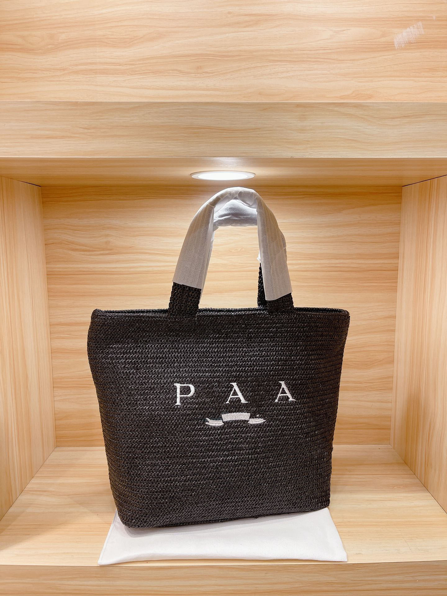 2021 P Shopping bag portable black curve design elegant fashion versatile lightweight straw large capacity leisure
2021 P Shopping bag portable black curve design elegant fashion versatile lightweight straw large capacity leisure