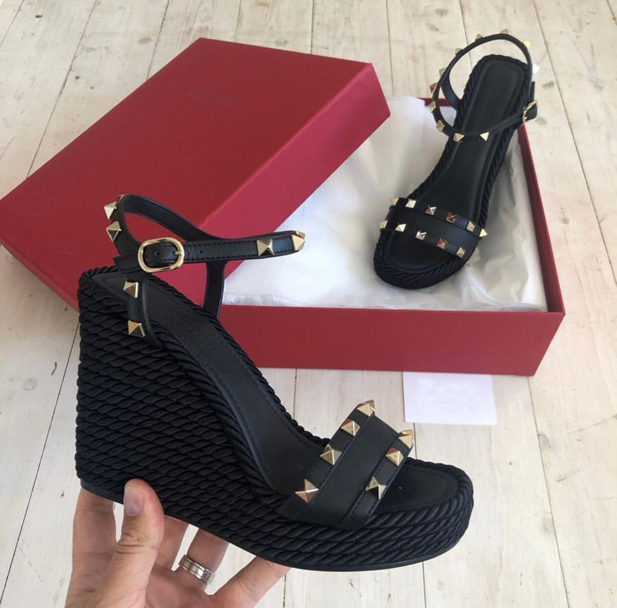 Perfect Summer Rock Studs Women Sandals Ankle Strap Wedges Platform Heels Calfskin Leather Espadrilles Rivets Strappy Gladiator Sandalias, Black
Perfect Summer Rock Studs Women Sandals Ankle Strap Wedges Platform Heels Calfskin Leather Espadrilles Rivets Strappy Gladiator Sandalias, Black