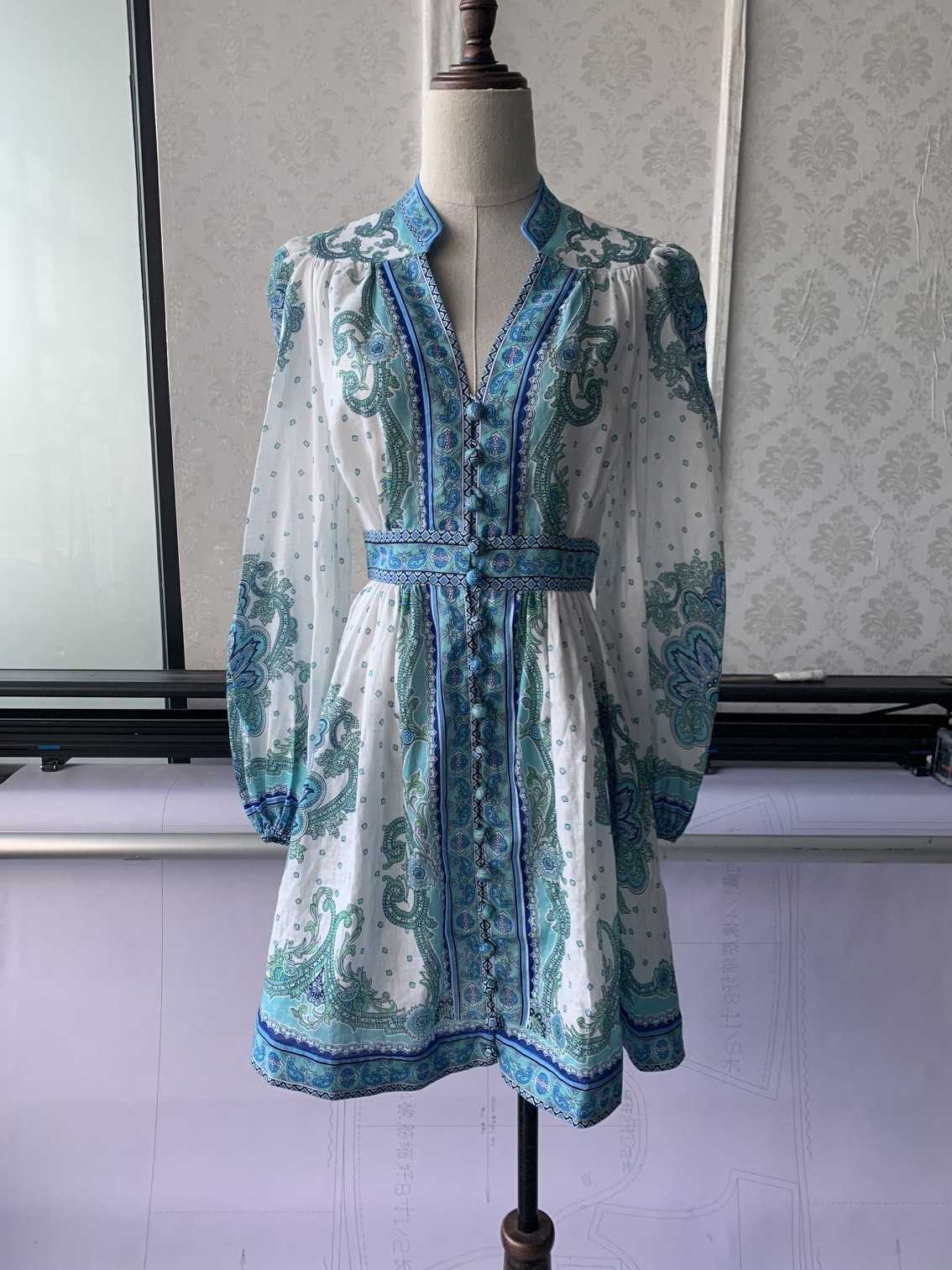 Vintage Linen Dot Prints V-neck Puff Sleeve Slim Dresses Women Blue Printed Holiday Dress for 210615, Photo color
Vintage Linen Dot Prints V-neck Puff Sleeve Slim Dresses Women Blue Printed Holiday Dress for 210615, Photo color