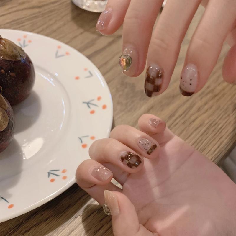 False Nails 24PCS Brown Grid Nail Patch Sweet Style Glue Type Removable Short Paragraph Manicure Supplies For Professionals, Red;gold
False Nails 24PCS Brown Grid Nail Patch Sweet Style Glue Type Removable Short Paragraph Manicure Supplies For Professionals, Red;gold