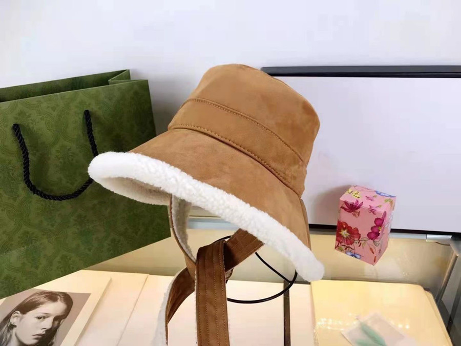 Designer Bucket Hat Casquette Cap Beanie Man Woman Hats Leather with Wide Brim Warm Cold Proof 3 Colors Top Quality, C1
Designer Bucket Hat Casquette Cap Beanie Man Woman Hats Leather with Wide Brim Warm Cold Proof 3 Colors Top Quality, C1