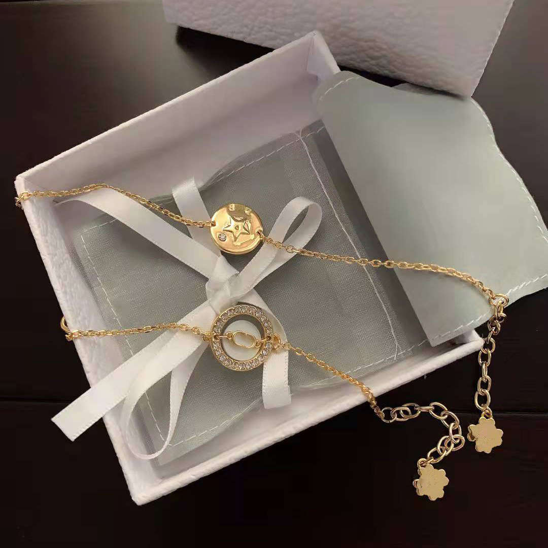 Bracelet Luxury Designer Bracelet women's bracelets classic style two in one simple leisure high quality suitable for social gatherings, Golden;silver
Bracelet Luxury Designer Bracelet women's bracelets classic style two in one simple leisure high quality suitable for social gatherings, Golden;silver
