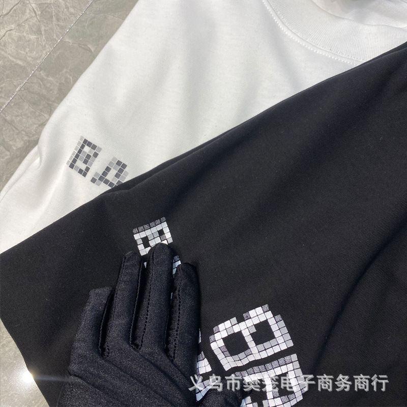 2021ss BB mosaic slogan T-shirt for lovers loose version men's women's black and white top fashion
2021ss BB mosaic slogan T-shirt for lovers loose version men's women's black and white top fashion