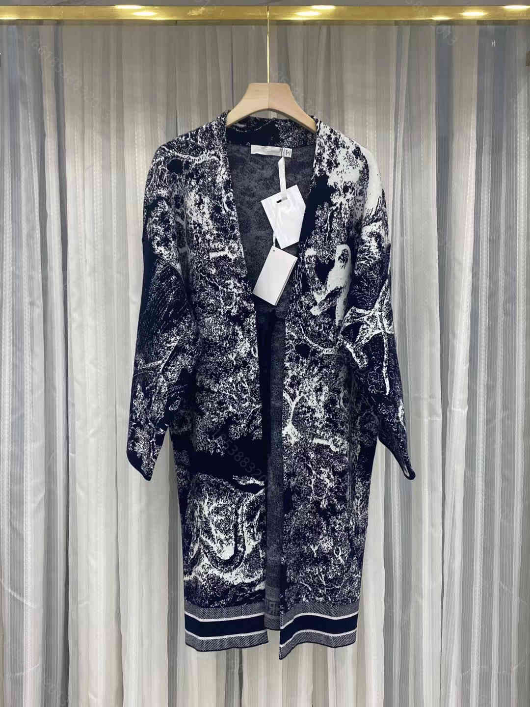 High-end CD design wool knit dress capes for women knitting bat sleeve cape casual midi dresses coats loose cardigan wholesale designer clothes womens, Not sold separately
High-end CD design wool knit dress capes for women knitting bat sleeve cape casual midi dresses coats loose cardigan wholesale designer clothes womens, Not sold separately