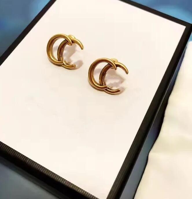 Antique earring female bronze vintage classic earrings letter temperament light luxury valentine's Day gift with box
Antique earring female bronze vintage classic earrings letter temperament light luxury valentine's Day gift with box