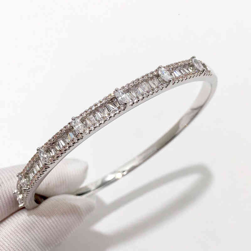 Charm Bracelets 56 Copper Plated Jewelry Fashion Simple Single Row Horse Eye Drill Smooth Surface Button Bracelet Three Colors