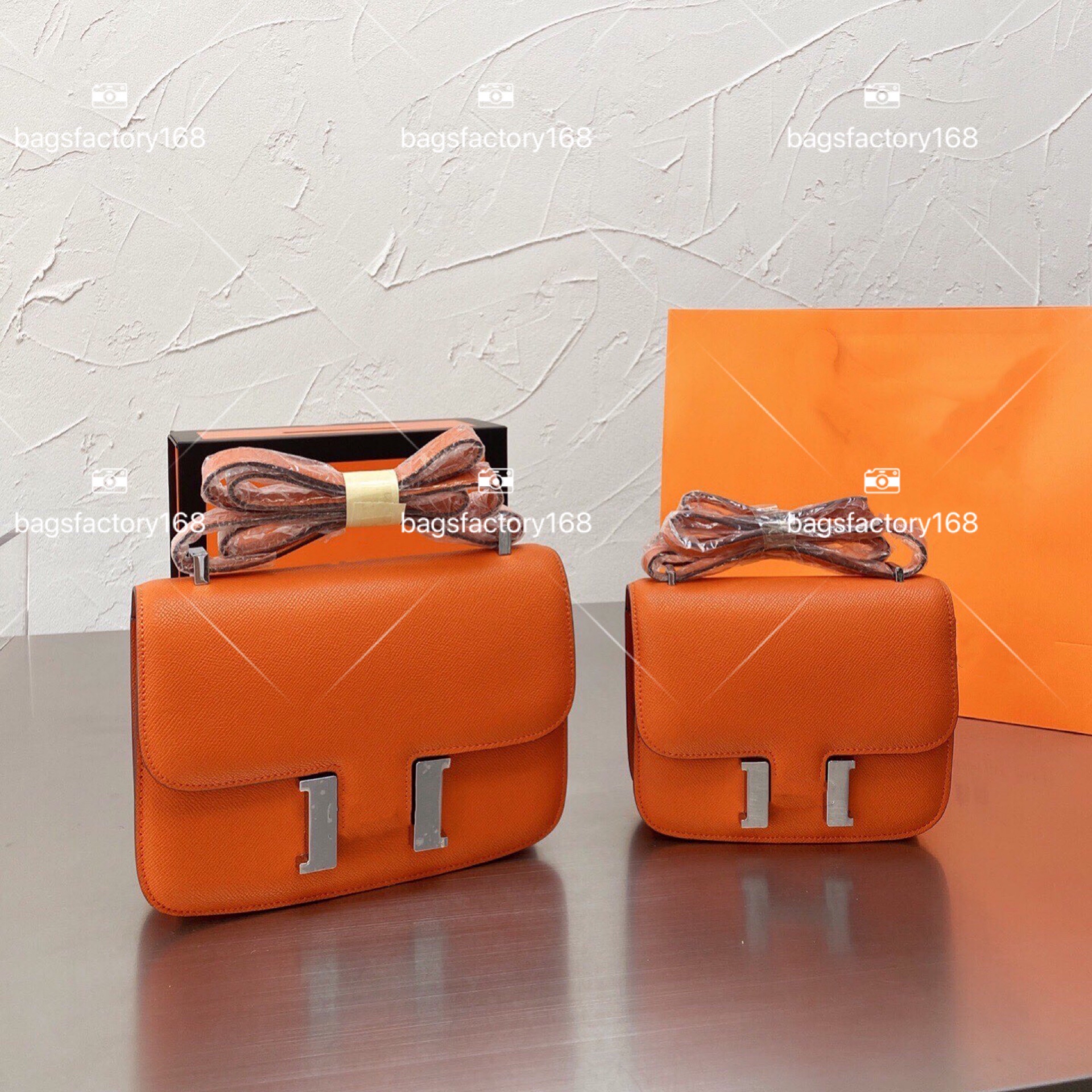 Women Luxury Design Classic Big Brand Kangkang Bag Cowhide Flight Attendant Bags Top Workmanship Single Shoulder Package Metal Buckle Makeup
Women Luxury Design Classic Big Brand Kangkang Bag Cowhide Flight Attendant Bags Top Workmanship Single Shoulder Package Metal Buckle Makeup