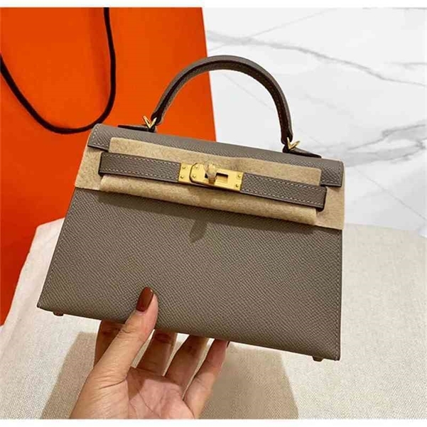 Luxurys Designer Handbags Family Female Herme Palm Pattern Keys Second Generation Mini 2021 Single Shoulder Crossbody Portable Bag wan KJ2M FLV6
Luxurys Designer Handbags Family Female Herme Palm Pattern Keys Second Generation Mini 2021 Single Shoulder Crossbody Portable Bag wan KJ2M FLV6