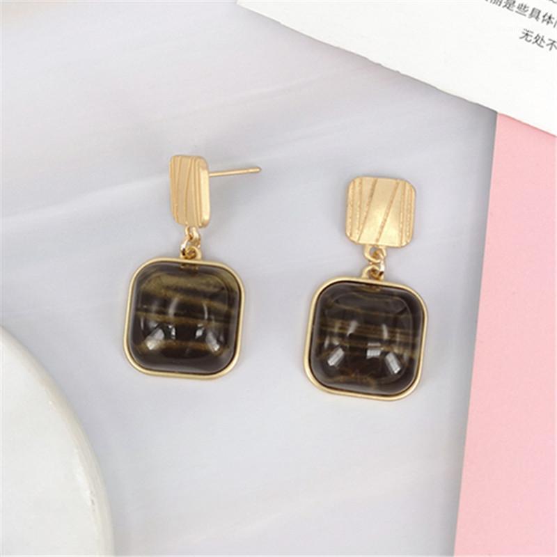 Women Earrings Stone Retro Natural Stud Female Temperament Geometric Square Jewelry Wholesale 2022, Golden;silver
Women Earrings Stone Retro Natural Stud Female Temperament Geometric Square Jewelry Wholesale 2022, Golden;silver