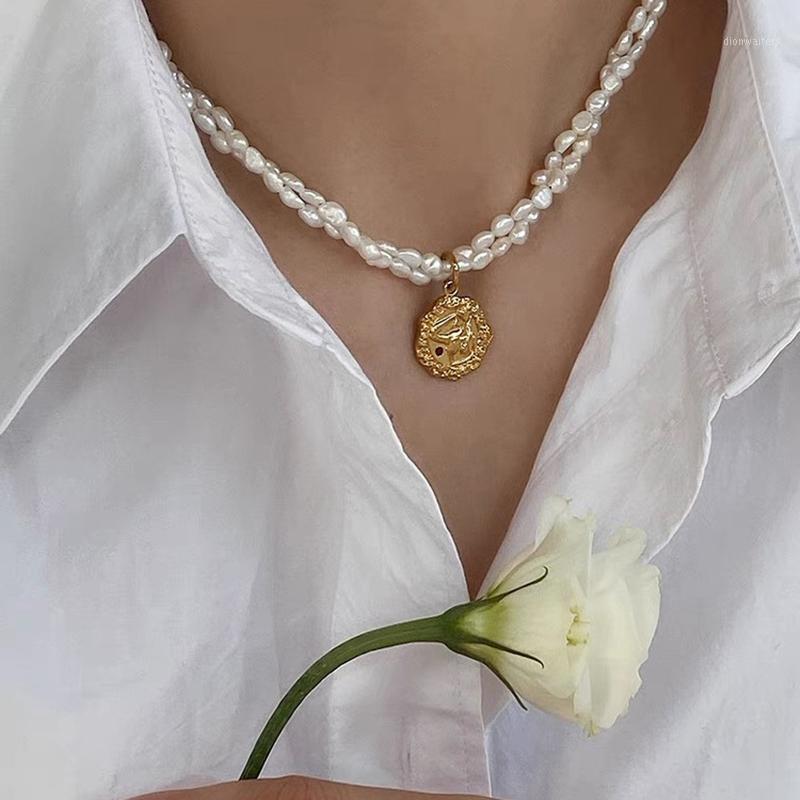 Chains AOMU French Vintage Gold Color Metal Freshwater Pearl Portrait Necklace Irregular Geometric Polygon Pendant For Women Jewelry
Chains AOMU French Vintage Gold Color Metal Freshwater Pearl Portrait Necklace Irregular Geometric Polygon Pendant For Women Jewelry