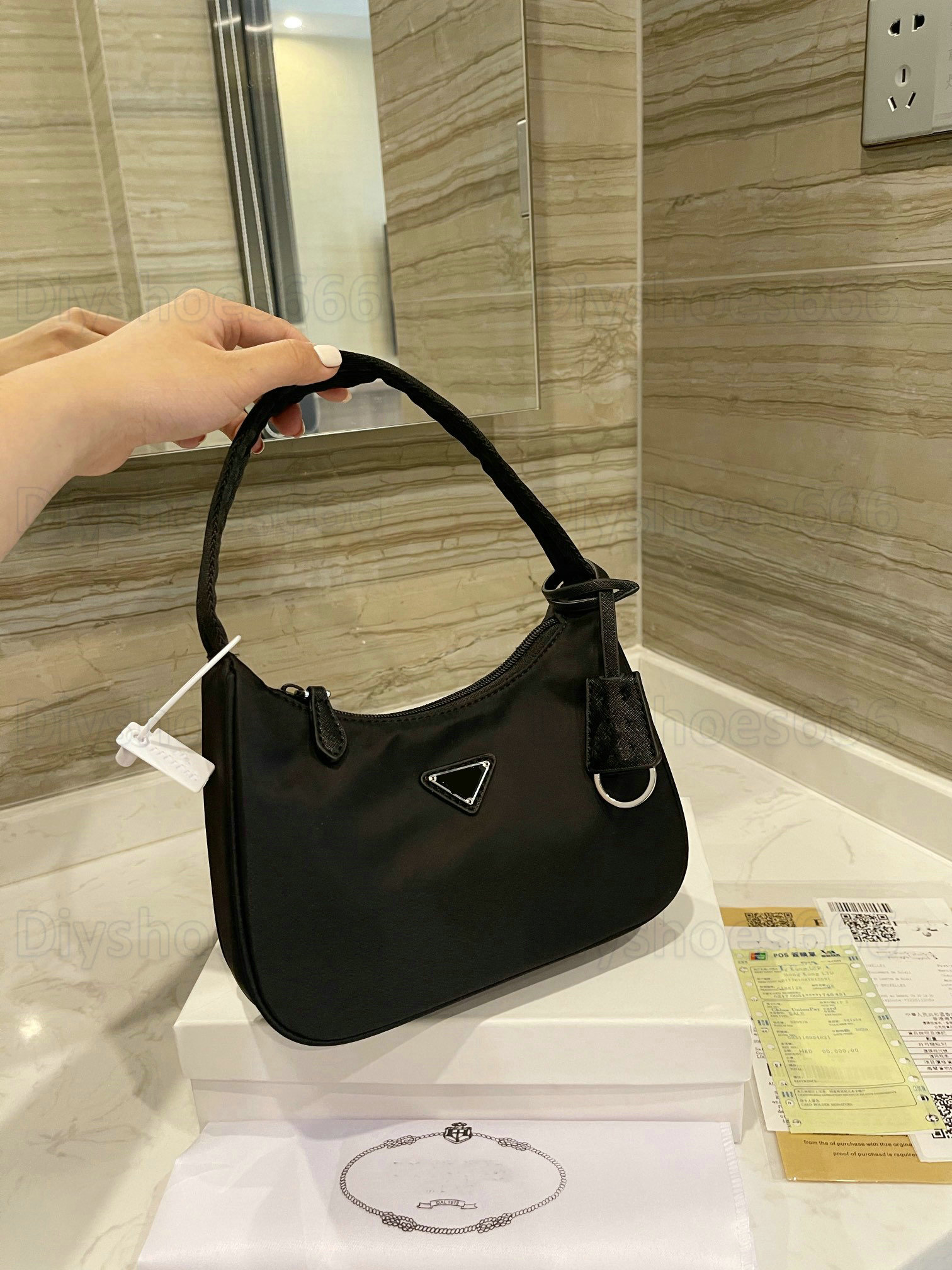 Re-Edition 2005 Nylon Mini Hobo Bag Cross Body Shoulder Bag Womens Luxury Designer Handbag Re-Nylon Zipper Pouch with Keychain
Re-Edition 2005 Nylon Mini Hobo Bag Cross Body Shoulder Bag Womens Luxury Designer Handbag Re-Nylon Zipper Pouch with Keychain
