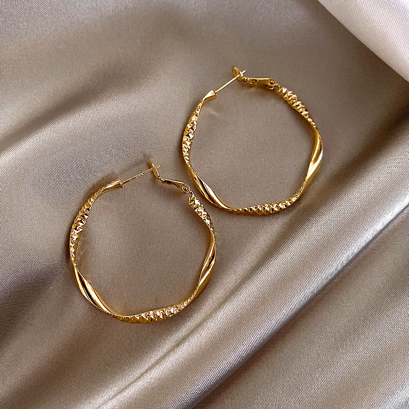 New Trendy Circle Geometric Round Ear Hoop Charm Lady Gold Metal Earrings Party Jewelry Unusual Gifts For Women girls Accessories
New Trendy Circle Geometric Round Ear Hoop Charm Lady Gold Metal Earrings Party Jewelry Unusual Gifts For Women girls Accessories