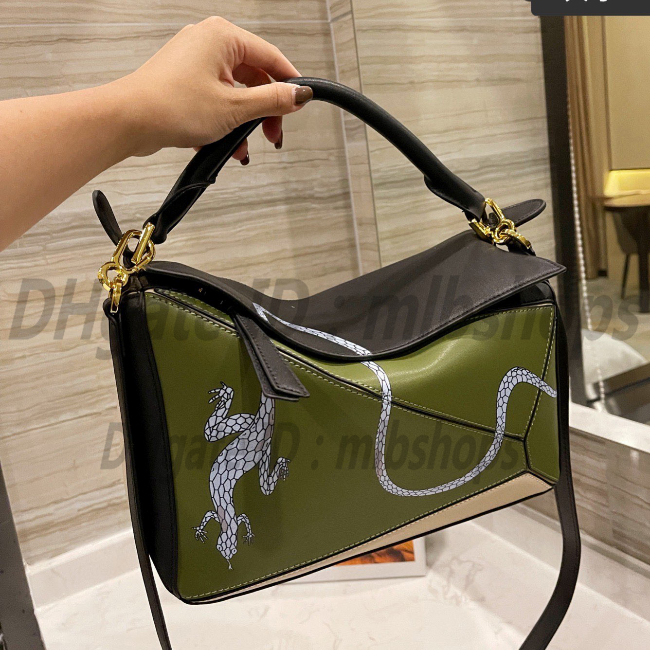 Luxurys designers Shoulder Bags L Quality High Fashion Womens CrossBody Handbags Genuine Leather Clutch geometric Flap Bag 2022 Handbag Totes purse lady wallet, No bags
Luxurys designers Shoulder Bags L Quality High Fashion Womens CrossBody Handbags Genuine Leather Clutch geometric Flap Bag 2022 Handbag Totes purse lady wallet, No bags