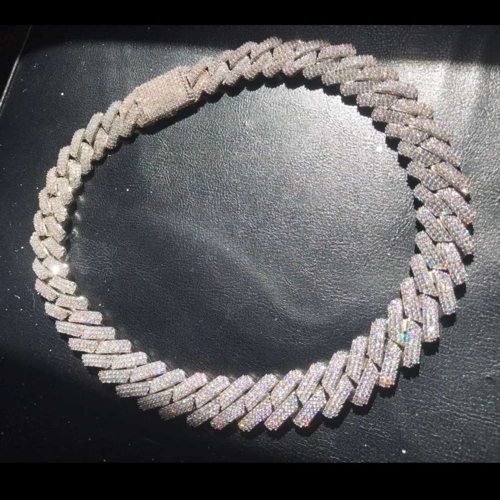 19mm wide heavy chain iced out bling diamond Curb Cuban link chain hip hop chain necklace
19mm wide heavy chain iced out bling diamond Curb Cuban link chain hip hop chain necklace