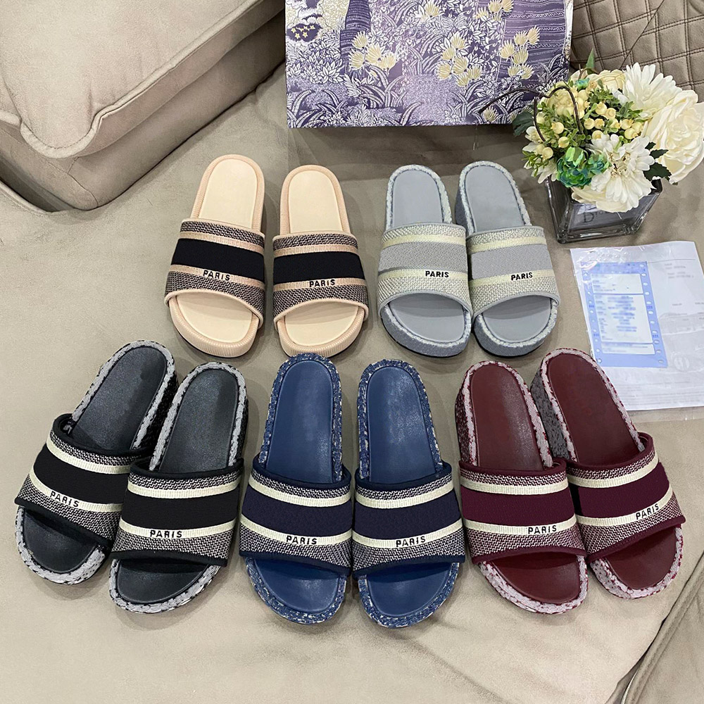 Wholesale Women Slippers Embroidered Cotton Platform Flip Flop Letter Canvas Flat Mules Lady Designer Sandals Summer Stylist Shoes Printed Slipper size 35-41, 8 #
Wholesale Women Slippers Embroidered Cotton Platform Flip Flop Letter Canvas Flat Mules Lady Designer Sandals Summer Stylist Shoes Printed Slipper size 35-41, 8 #
