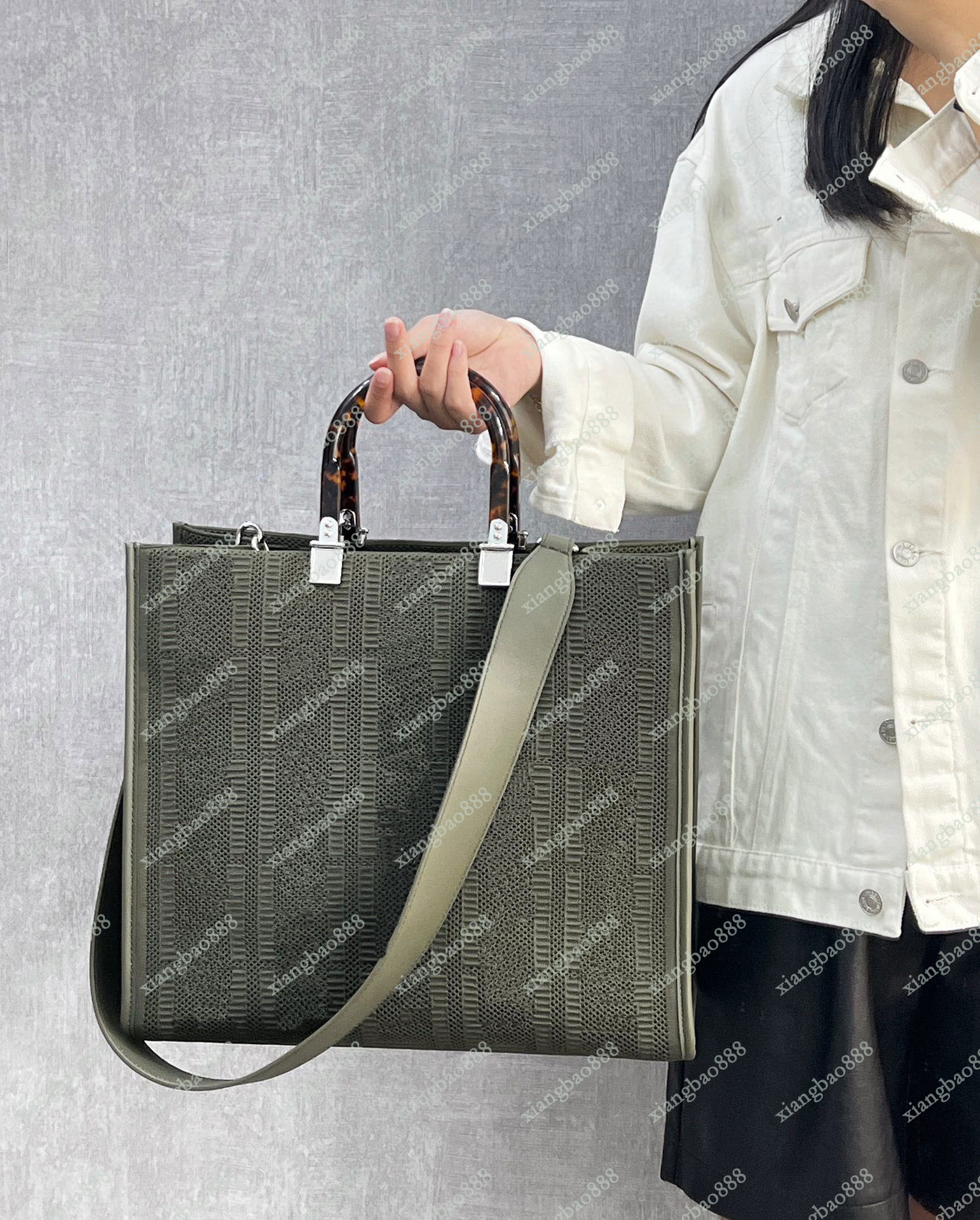 2022 Sunshine Women Letter Prints Totes Bag Fashion Shopping Package Removable Shoulder Straps Plexiglass Handle q0E3#, I need see other product
2022 Sunshine Women Letter Prints Totes Bag Fashion Shopping Package Removable Shoulder Straps Plexiglass Handle q0E3#, I need see other product