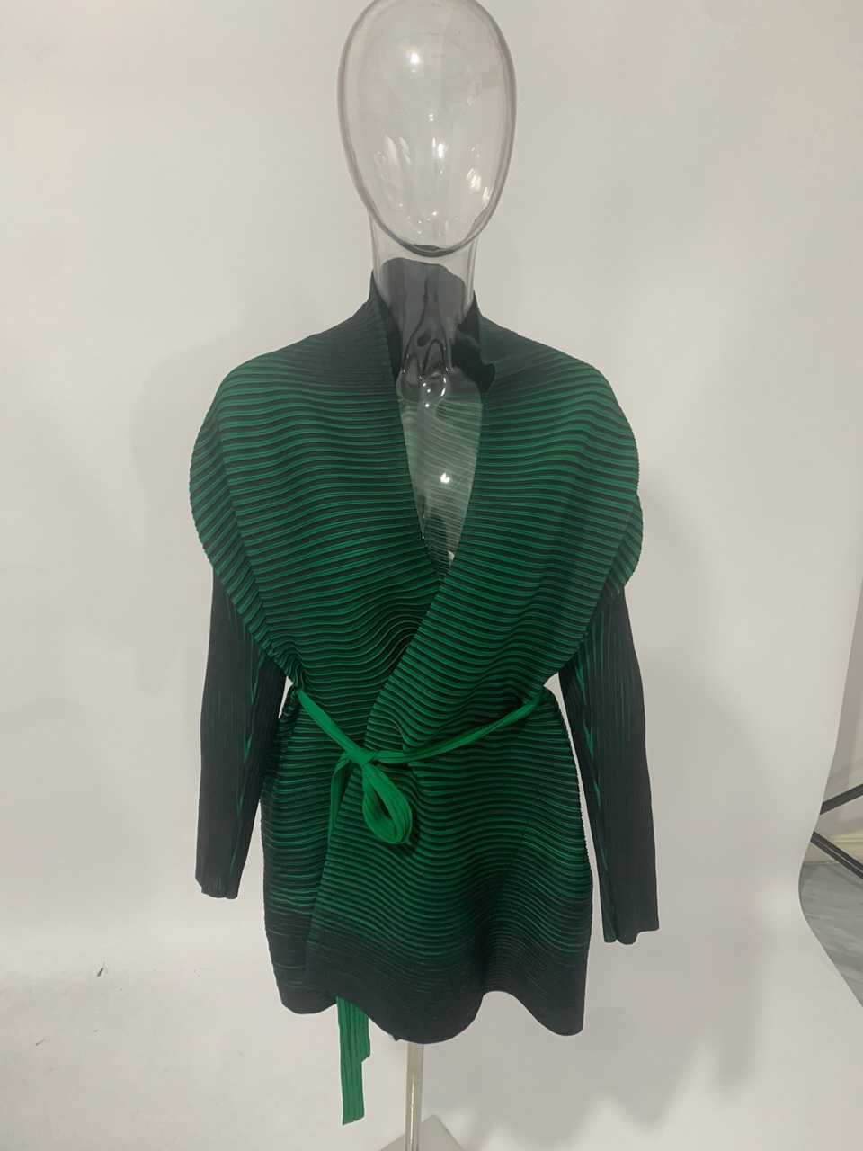 LANMREM Solid Color Scarf Collar Mid-length Cardigan Women autumn Korean Loose Pleated Coat With Belt high quality PC78 210914