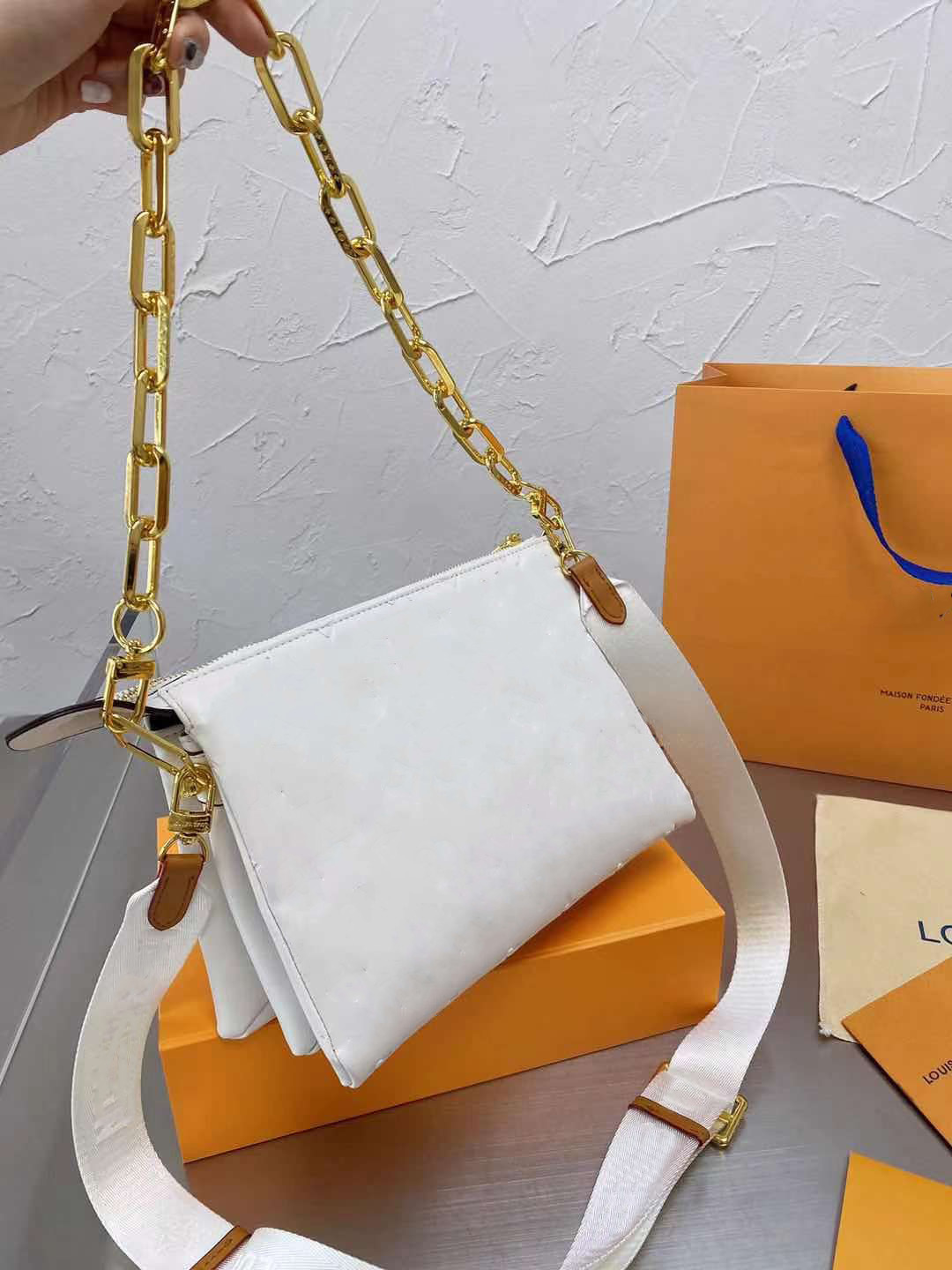 Designers Luxurys Crossbody Chains Shoulder Bag Couss Handbags Fashion Forward Women Top Quality Purse Wallet Message Bags 2021 type, Not sell
Designers Luxurys Crossbody Chains Shoulder Bag Couss Handbags Fashion Forward Women Top Quality Purse Wallet Message Bags 2021 type, Not sell