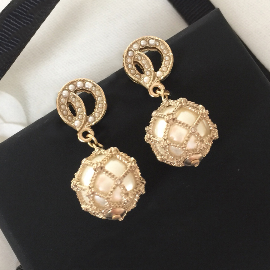 L0-C03 Luxury Designer Earrings for women Stud classic letter glass pearl mesh chain top gift
L0-C03 Luxury Designer Earrings for women Stud classic letter glass pearl mesh chain top gift