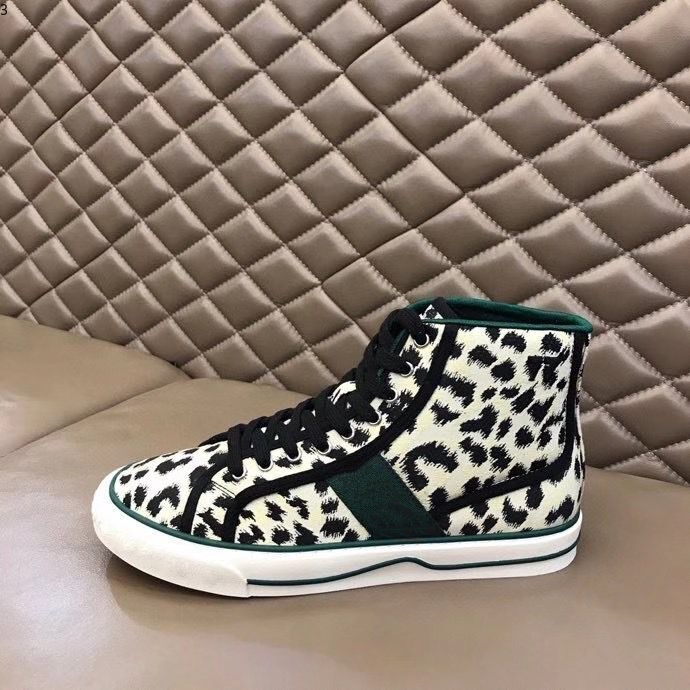 G shoes The latest model of sports shoes Designer designs men Matching colors, Outdoor leisure travel ssneakers 35-46 RDCX001
G shoes The latest model of sports shoes Designer designs men Matching colors, Outdoor leisure travel ssneakers 35-46 RDCX001