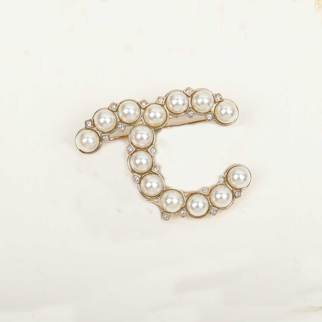 2022 Top quality charm brooch with diamond and nature shell beads for women wedding jewelry gift have box stamp PS7416
2022 Top quality charm brooch with diamond and nature shell beads for women wedding jewelry gift have box stamp PS7416